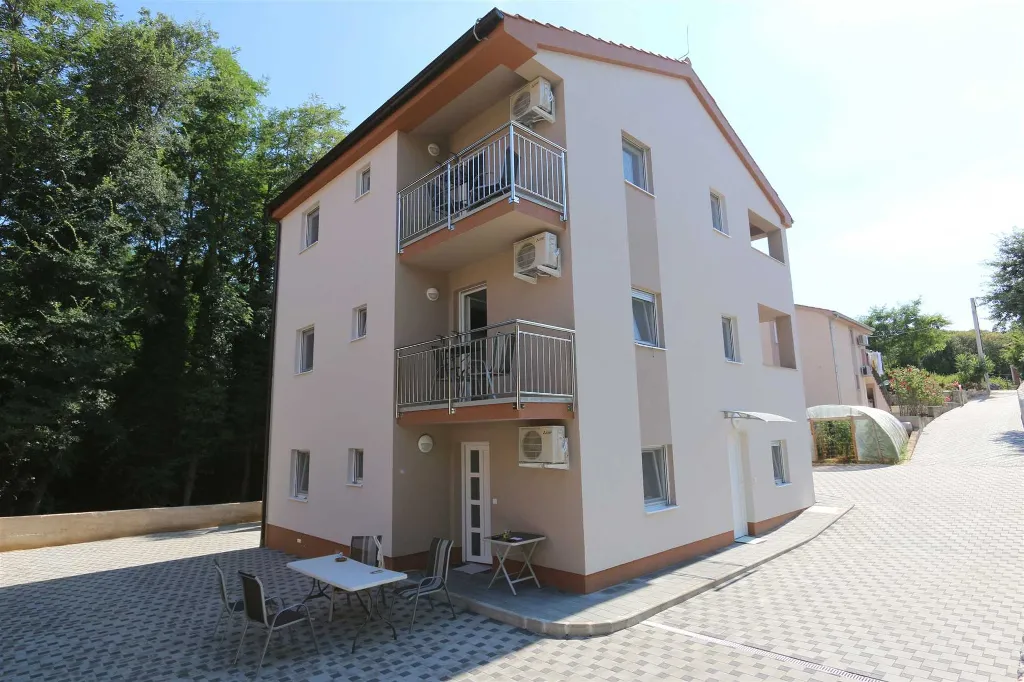 Apartment in Dobrinj for 2 Guests with Balcony