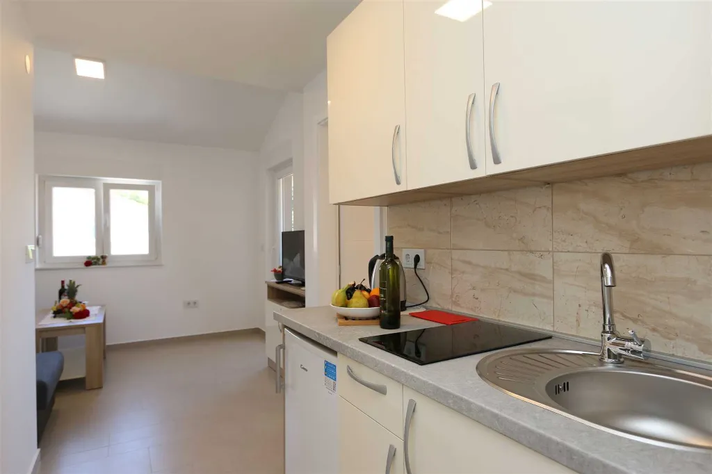 Apartment in Dobrinj for Up to 2 Guests