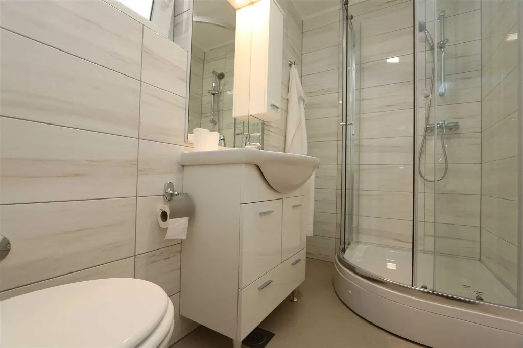 Apartment in Dobrinj for Up to 2 Guests