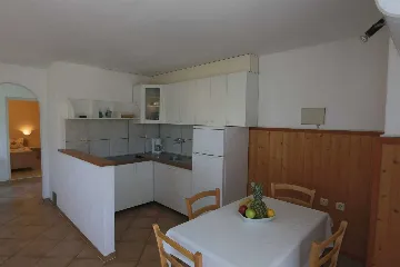Apartment in Šilo for up to 4 Guests