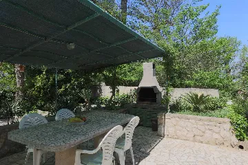 Apartment in Šilo for up to 4 Guests