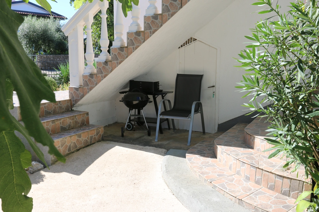 2-Bedroom Apartment in Šilo for Up to 5