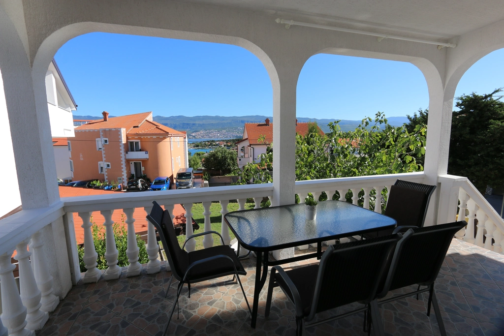 2-Bedroom Apartment in Šilo for Up to 5