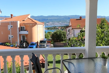 2-Bedroom Apartment in Šilo for Up to 5