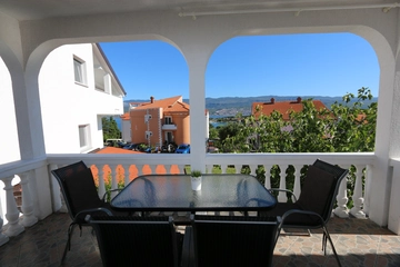 2-Bedroom Apartment in Šilo for Up to 5