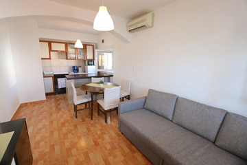 2-Bedroom Apartment in Šilo for Up to 5