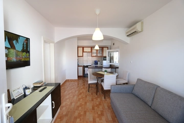 2-Bedroom Apartment in Šilo for Up to 5