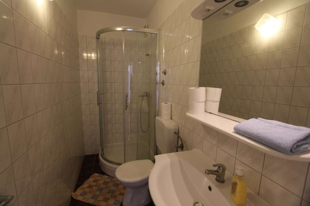 2-Bedroom Apartment in Šilo for Up to 5