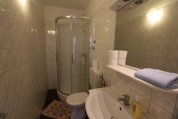 2-Bedroom Apartment in Šilo for Up to 5