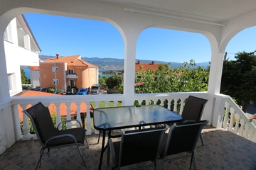 2-Bedroom Apartment in Šilo for Up to 5