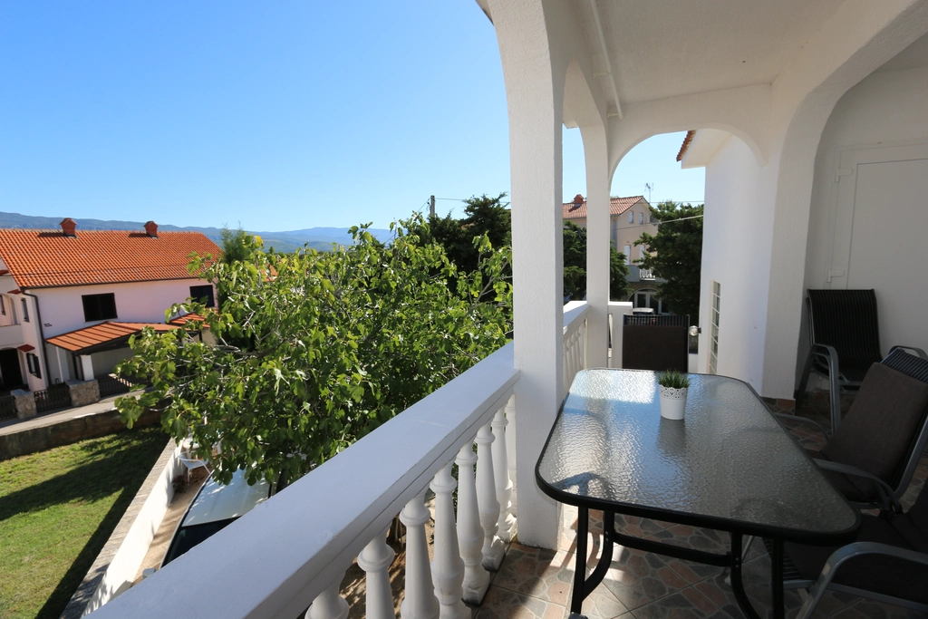 2-Bedroom Apartment in Šilo for Up to 5