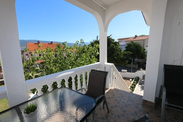 2-Bedroom Apartment in Šilo for Up to 5