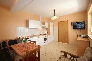 2-Bedroom Apartment in Šilo for 4 Guests