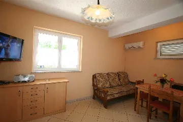 2-Bedroom Apartment in Šilo for 4 Guests