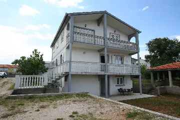 2-Bedroom Apartment in Šilo for 4 Guests