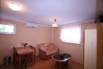 Apartment in Šilo for Up to 4 Guests