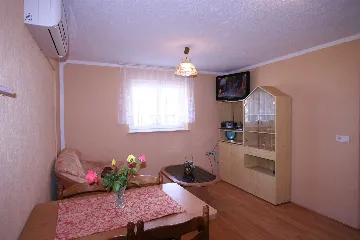 Apartment in Šilo for Up to 4 Guests