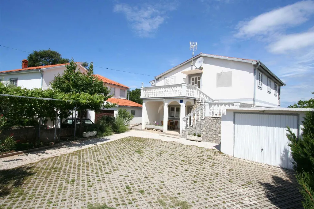 Apartment in Šilo for Up to 4 Guests
