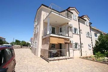Šilo 2-Bedroom Apartment with 10 m² Terrace