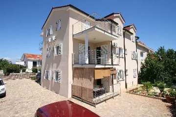Šilo 2-Bedroom Apartment with 10 m² Terrace