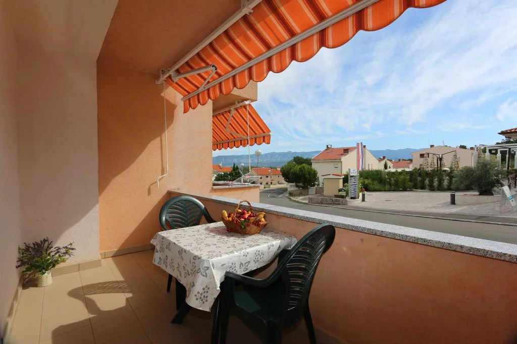 Apartment in Dobrinj for Up to 4 Guests
