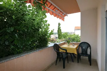 Dobrinj 1-Bedroom Apartment for Up to 4