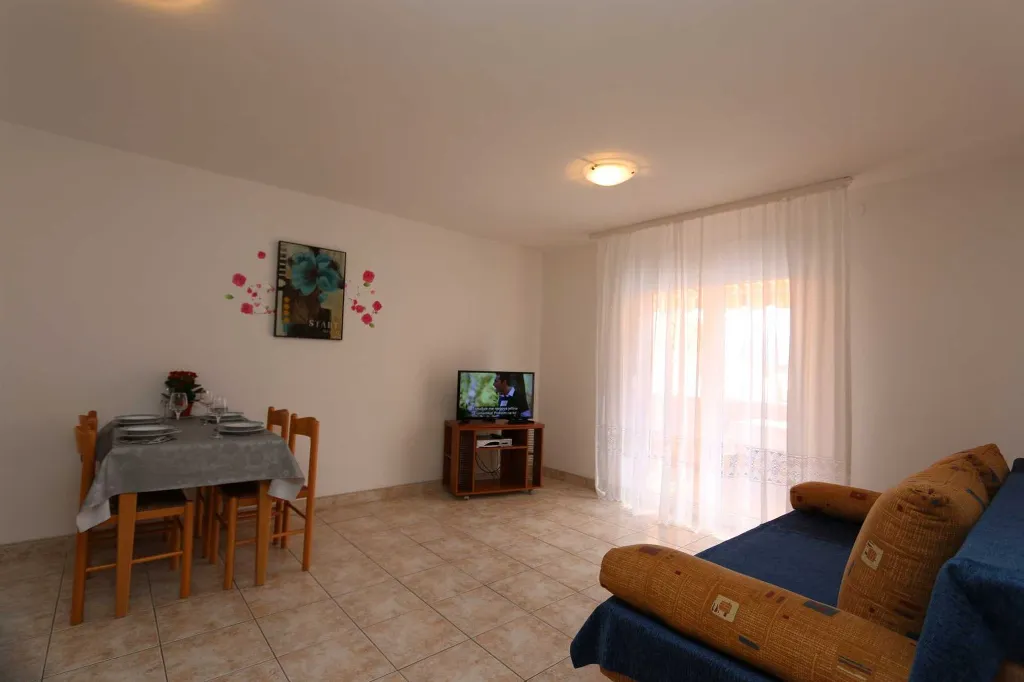 Apartment in Dobrinj for Up to 4 Guests