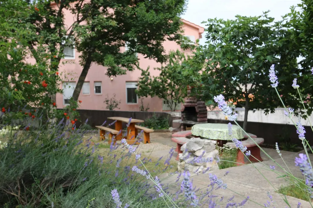 Apartment in Dobrinj for Up to 4 Guests