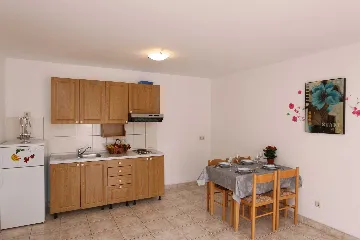 Apartment in Dobrinj (Soline) for up to 4