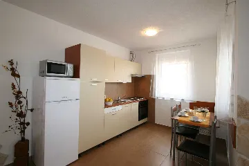 Apartment in Klimno for up to 6 Guests