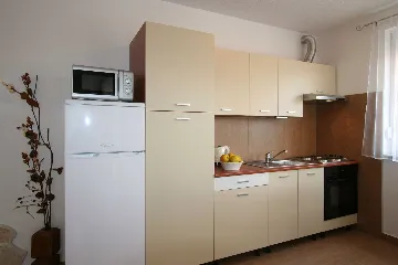 Apartment in Klimno for up to 6 Guests
