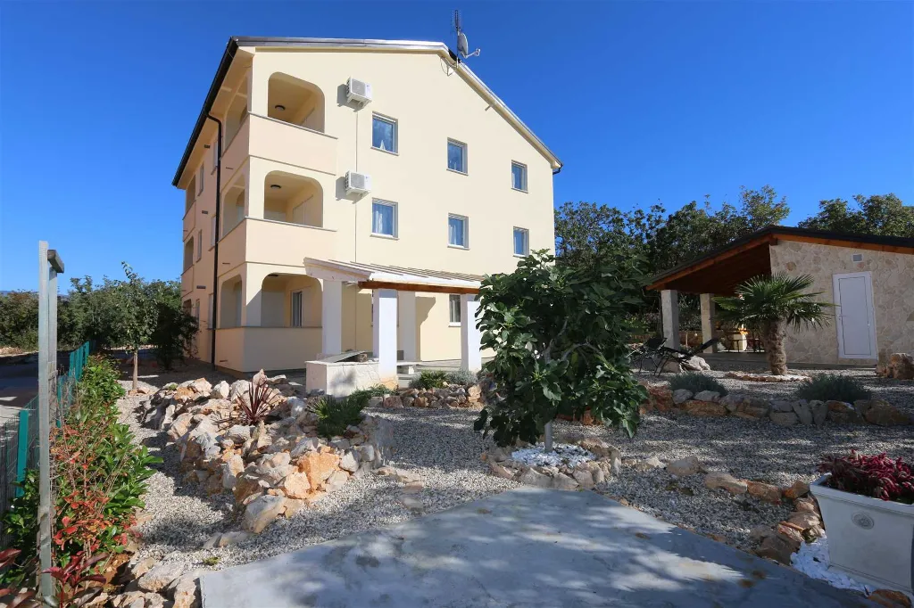 Apartment in Klimno for up to 6 Guests