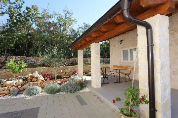 Apartment in Klimno for up to 6 Guests