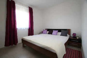 2-Bedroom Apartment in Klimno for Up to 5