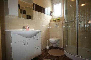 2-Bedroom Apartment in Klimno for Up to 5