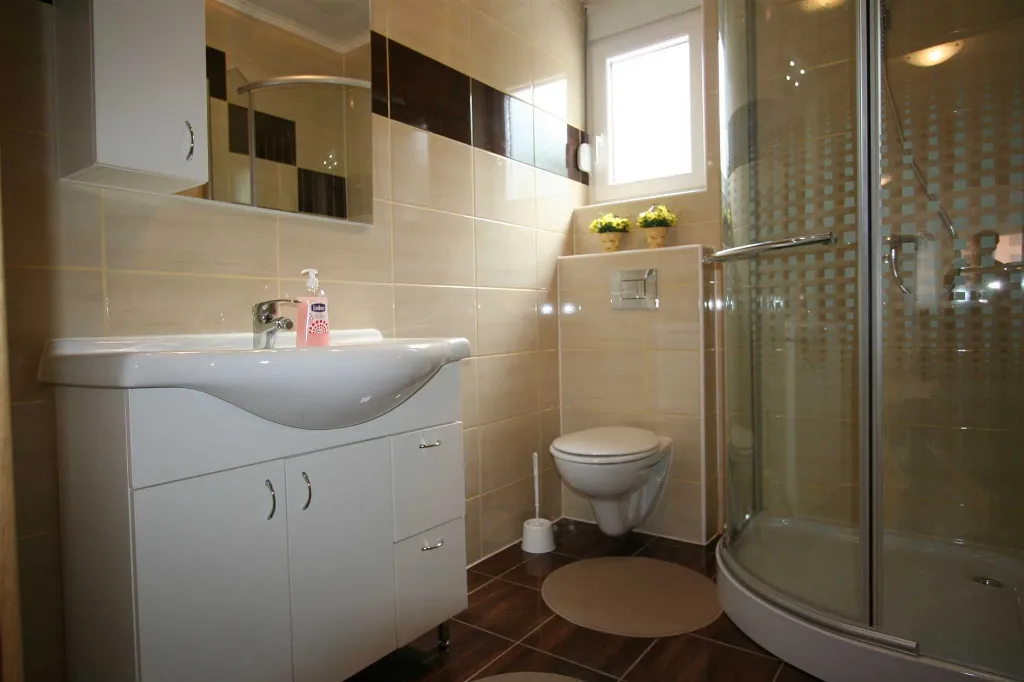 2-Bedroom Apartment in Klimno for Up to 5