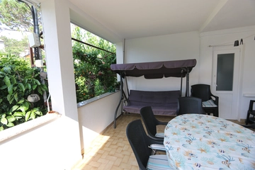 Spacious 2-Bedroom Apartment in Šilo for 5
