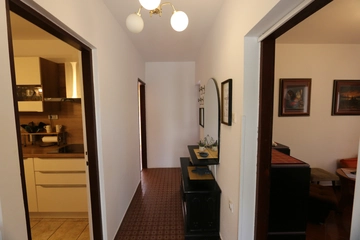 Spacious 2-Bedroom Apartment in Šilo for 5
