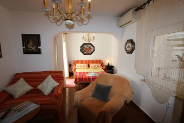 Spacious 2-Bedroom Apartment in Šilo for 5