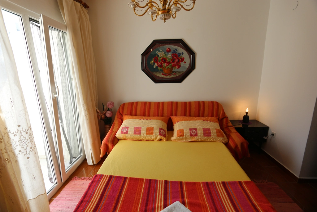 Spacious 2-Bedroom Apartment in Šilo for 5