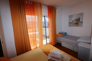 Spacious 2-Bedroom Apartment in Šilo for 5