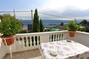 Spacious 2-Bedroom Apartment in Šilo for 5