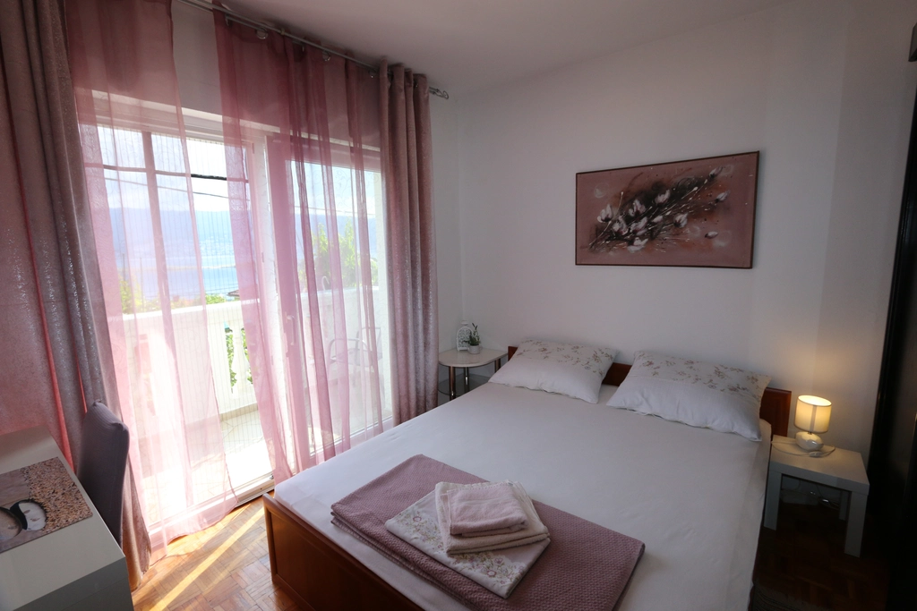 Spacious 2-Bedroom Apartment in Šilo for 5