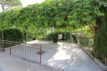 Spacious 2-Bedroom Apartment in Šilo for 5