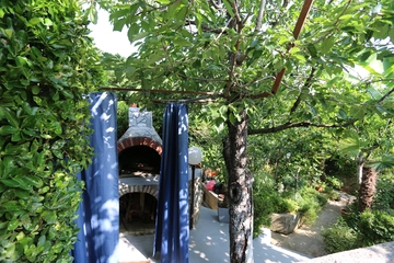 Spacious 2-Bedroom Apartment in Šilo for 5