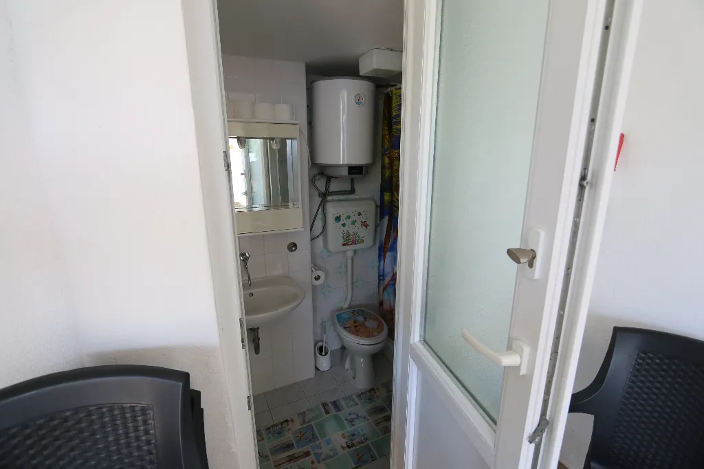 Spacious 2-Bedroom Apartment in Šilo for 5