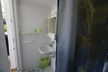 Spacious 2-Bedroom Apartment in Šilo for 5