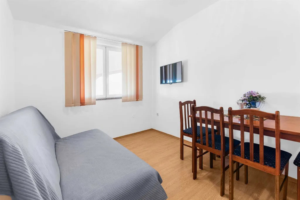 1-Bedroom Apartment in Pula for Up to 3 Guests