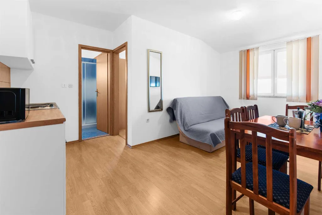 1-Bedroom Apartment in Pula for Up to 3 Guests