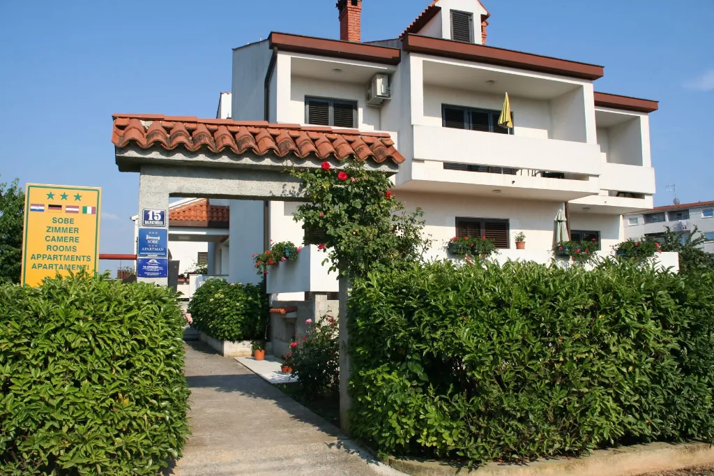 Air-conditioned Apartment in Funtana for Up to 4